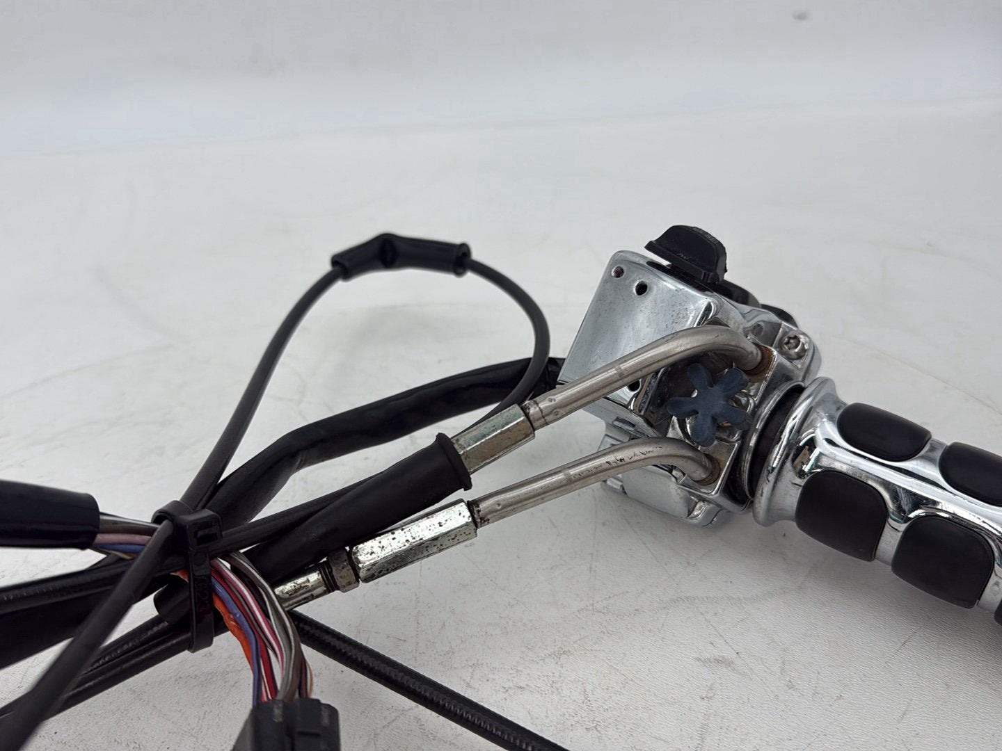 1999 - 2006 Harley-Davidson Touring Electra Glide Right Engine Start Kill Switches Controls 71684-06A