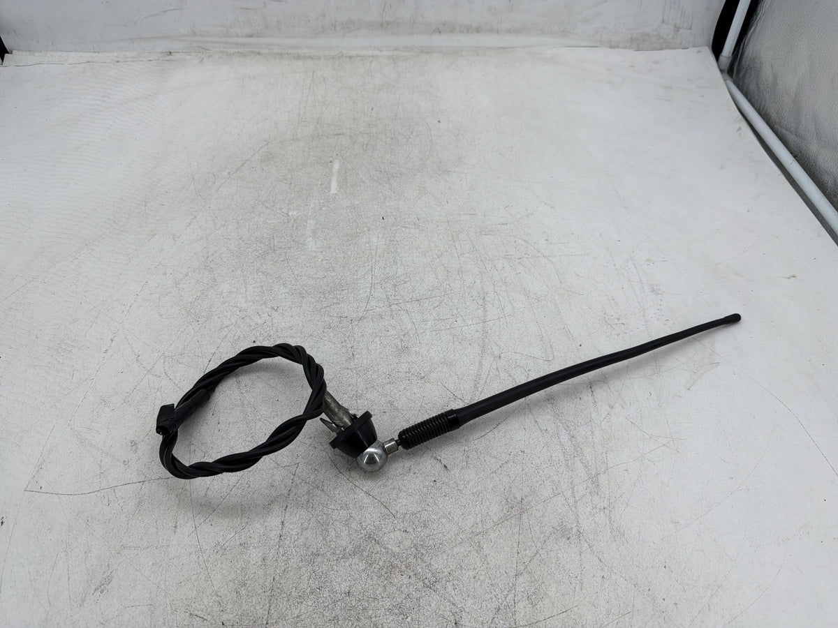 2010 Harley Electra Glide Touring Ultra OEM Audio Radio Antenna Mast FM AM