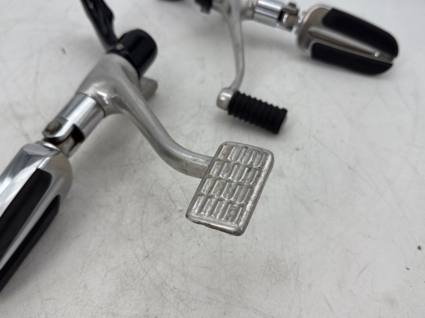 2009 Harley Sportster 883 Low XL883L OEM Left Right Foot Brake Control Pegs