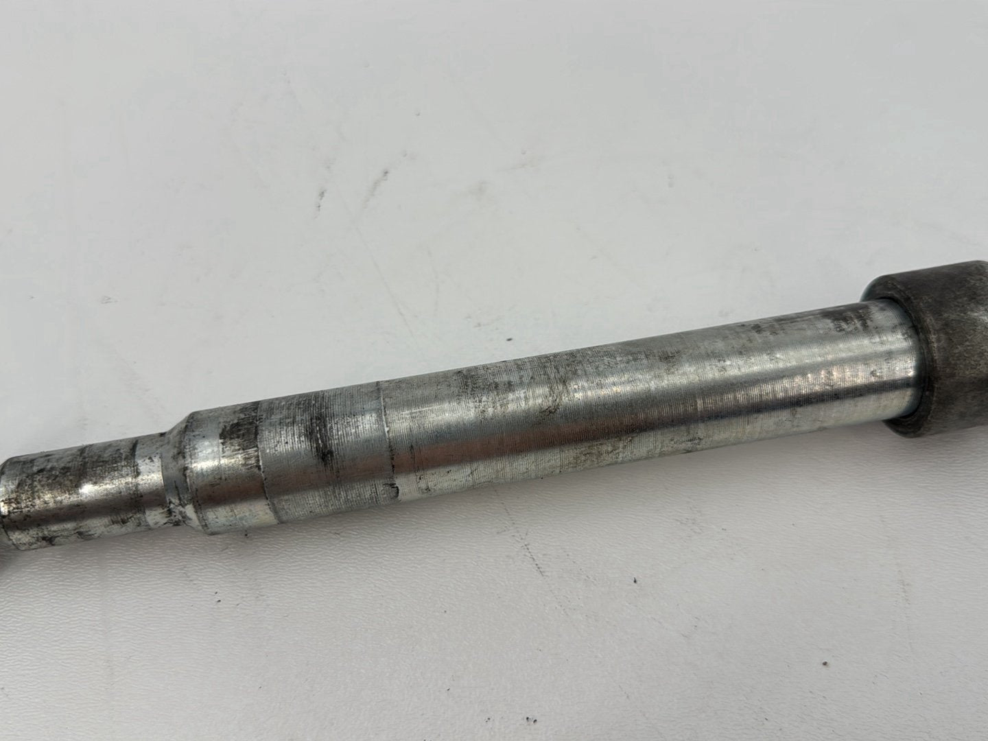 1999 - 2006 Harley-Davidson Touring Electra Glide Classic Front Wheel Axle Bolt Shaft 43364-00