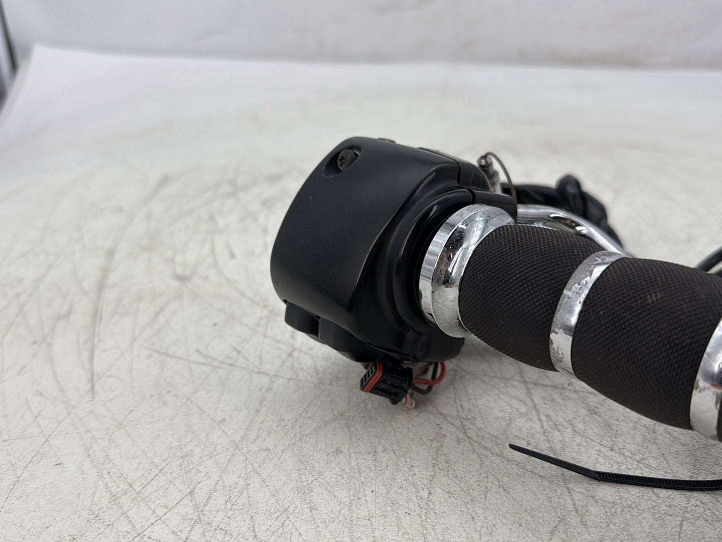 2012 Harley Dyna Super Glide Custom FXDCI OEM Right Engine Start Kill Switches Controls