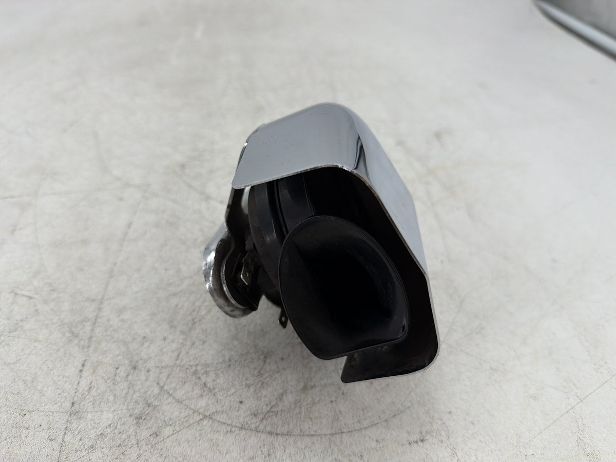 2002 Harley Dyna Wide Glide FXDWG OEM Horn Signal Klaxon Chrome Cover 69012-93A