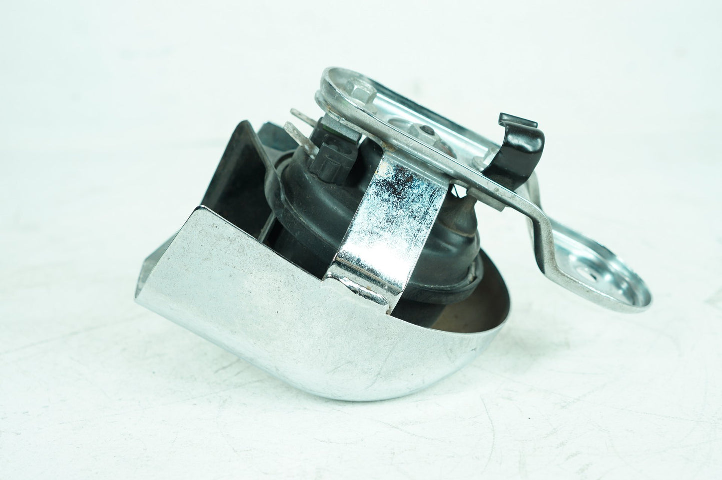 2007 - 2016 Harley-Davidson Touring CVO Street Glide Screamin Horn Signal Klaxon Chrome Cover 69012-93A