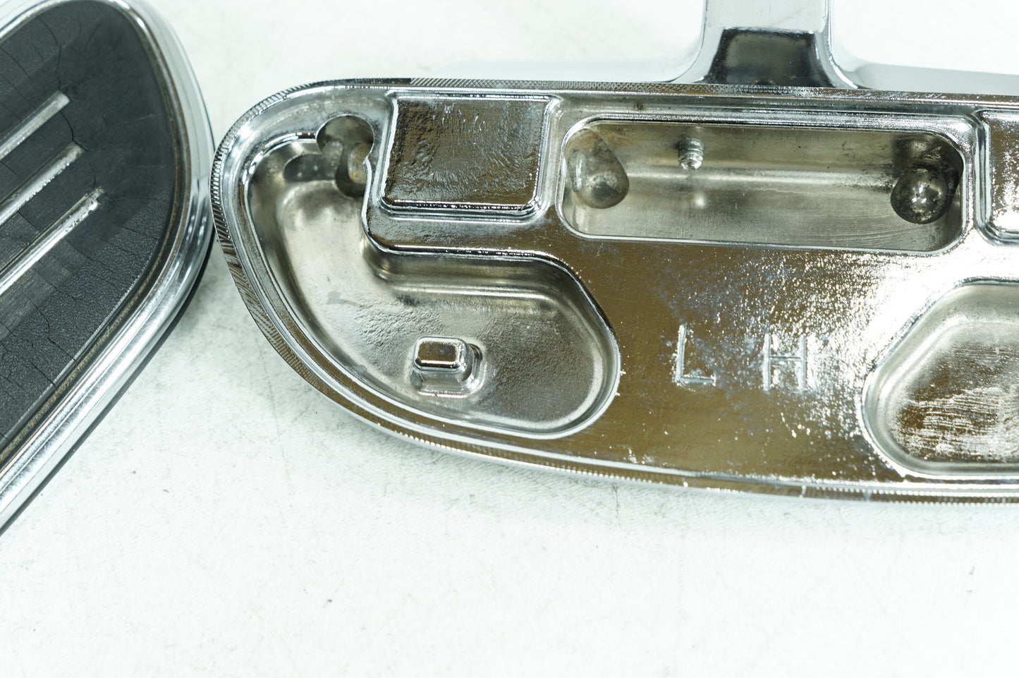2007 - 2012 Harley-Davidson Touring Street Glide Left & Right Passenger Floorboard Foot Rest 52719-93B