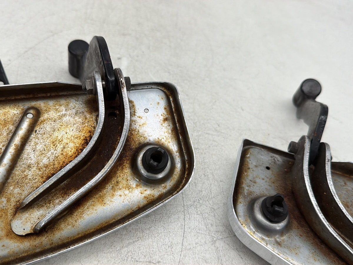 2006 Harley Electra Glide Touring Ultra FLHTCUI OEM Left Right Driver & Pass Floorboard Foot Rest