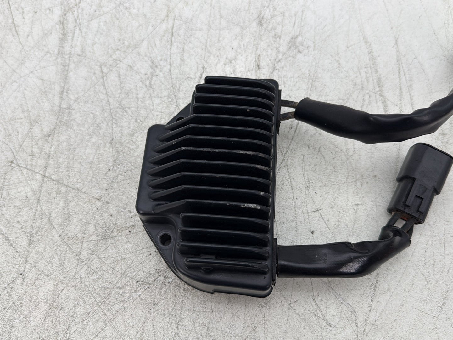 2007 Harley Dyna Street Bob FXDBI OEM Voltage Regulator Rectifier