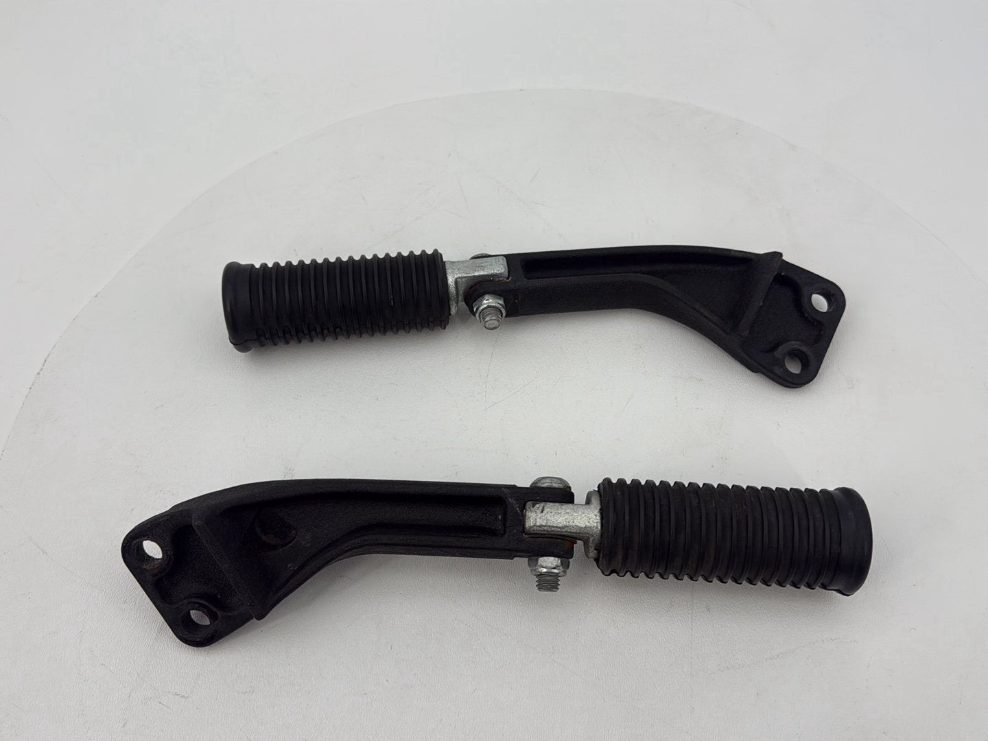 2007 - 2017 Harley-Davidson Dyna Wide Glide Passenger Left & Right Foot Pegs 49230-06
