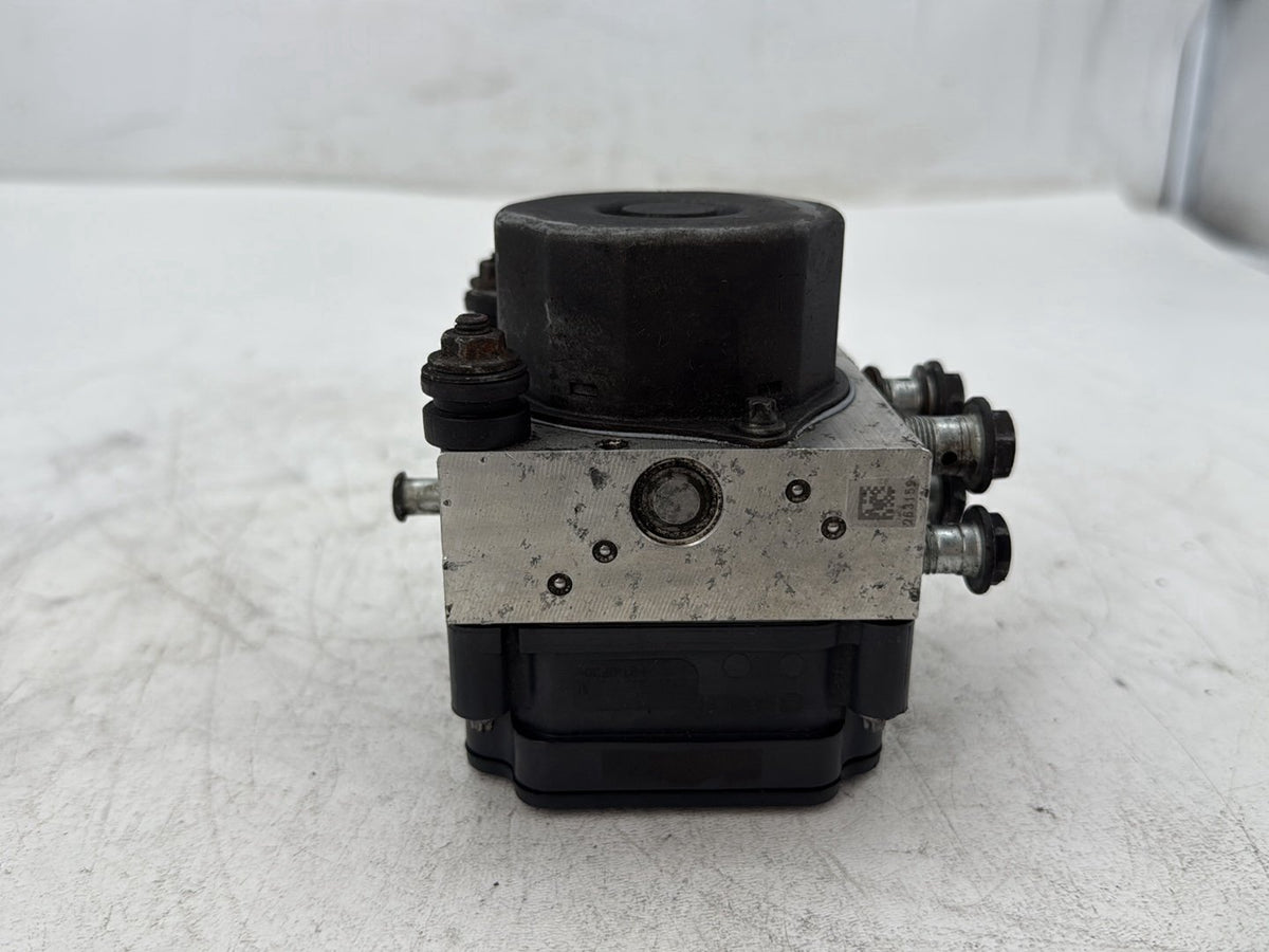 18 Harley Electra Glide Touring Ultra FLHTCU OEM ABS Brake Pump & Control Module