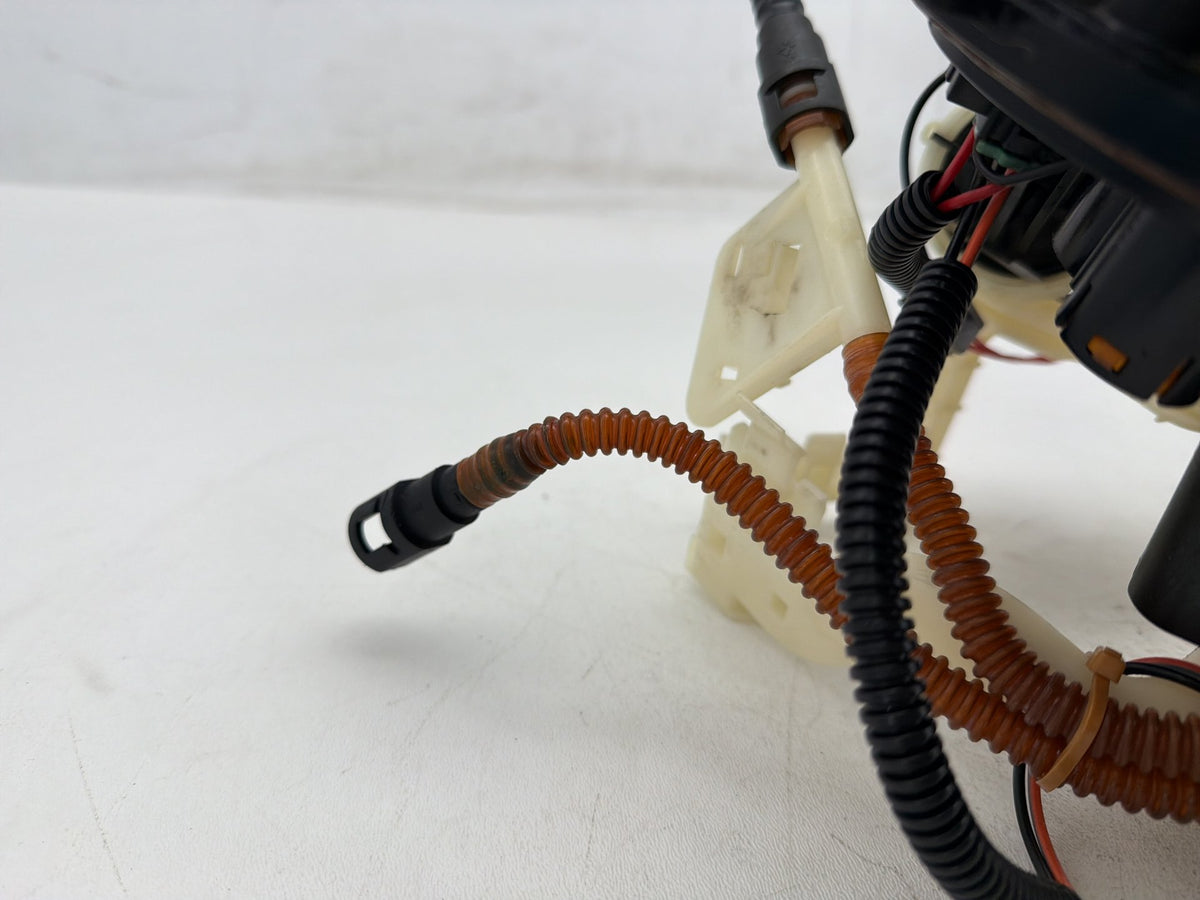2011 Harley Road King Touring FLHR OEM Fuel Pump Gas Gasoline Petrol Sending