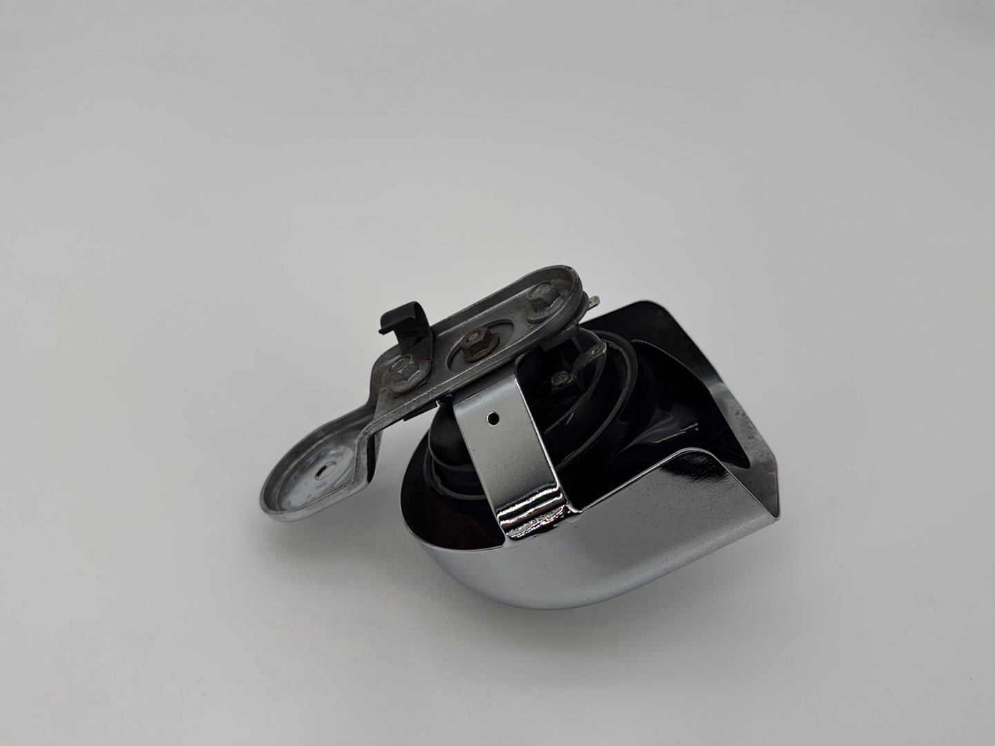 2006 - 2017 Harley-Davidson Dyna Street Bob Horn Signal Klaxon Chrome Cover 69012-93A