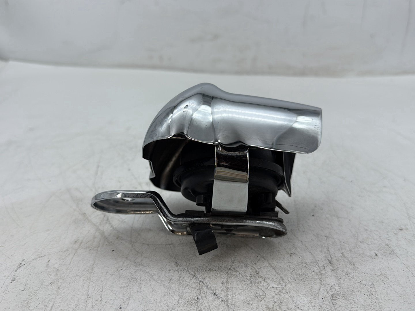2018 Harley Electra Glide Touring Ultra FLHTCU Horn Signal Klaxon Chrome Cover