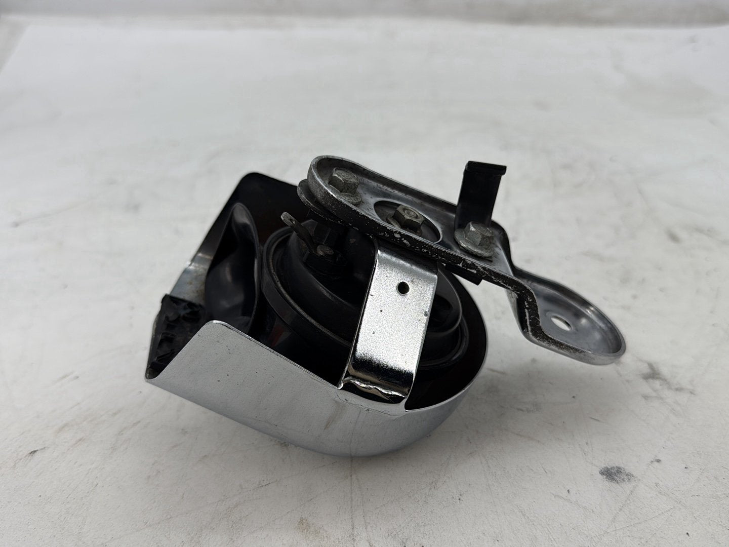 2002 Harley Heritage Softail Classic FLSTC OEM Horn Signal Klaxon Chrome Cover
