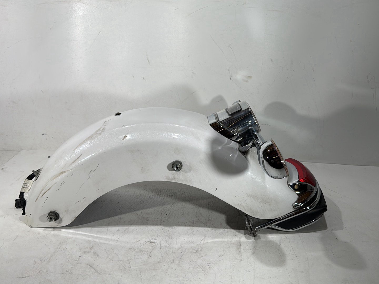 2013 Harley Electra Glide Touring Ultra FLHTCUI OEM Rear Wheel Fender & Turn Signals Bar