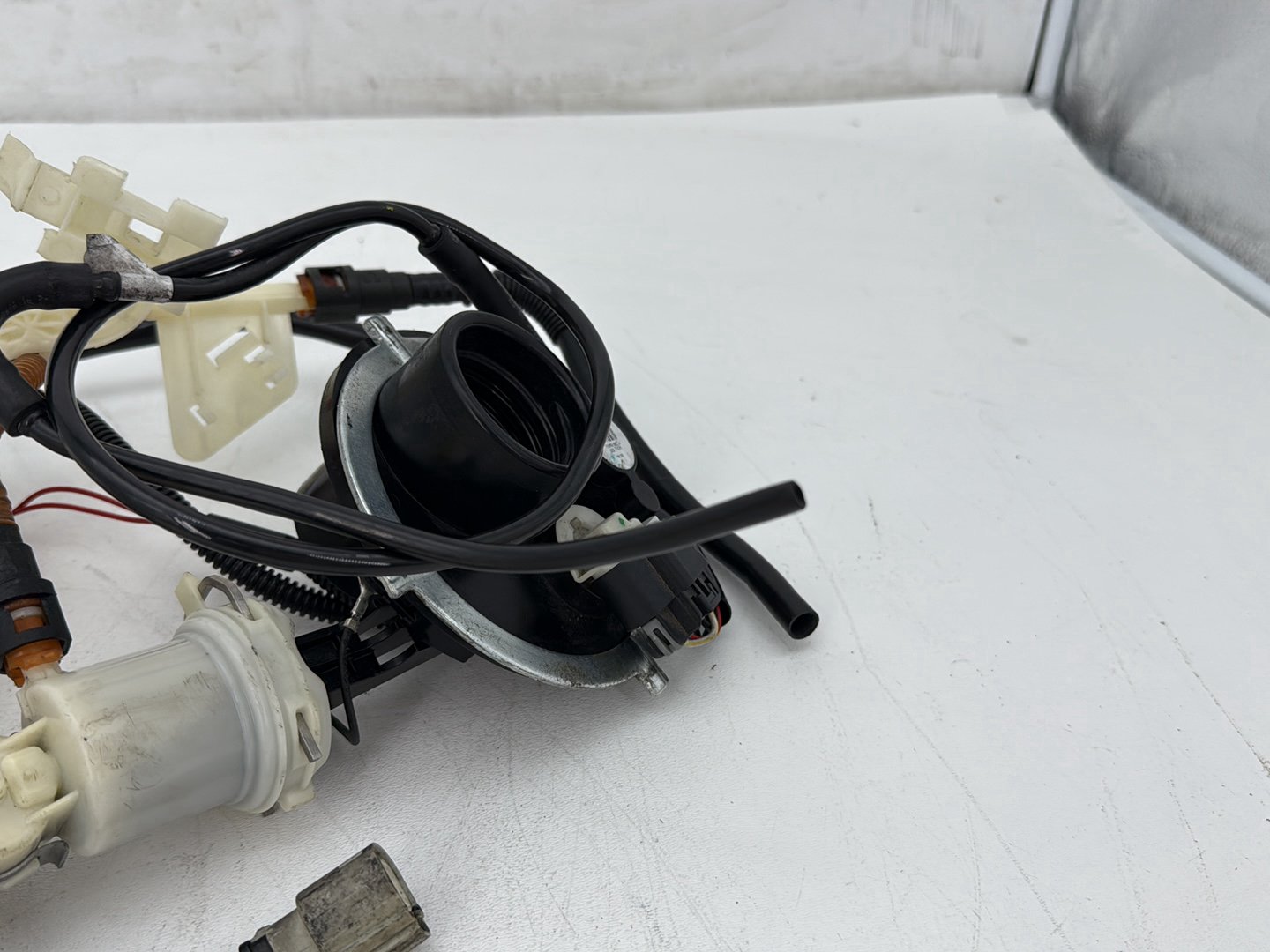 2017 Harley Road Glide Touring FLTRXS OEM Gas Gasoline Fuel Petrol Pump Sending