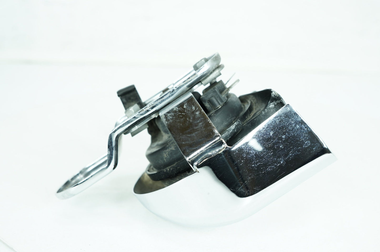 2008 - 2016 Harley-Davidson Touring Electra Police Horn Signal Klaxon Chrome Cover 69012-93A