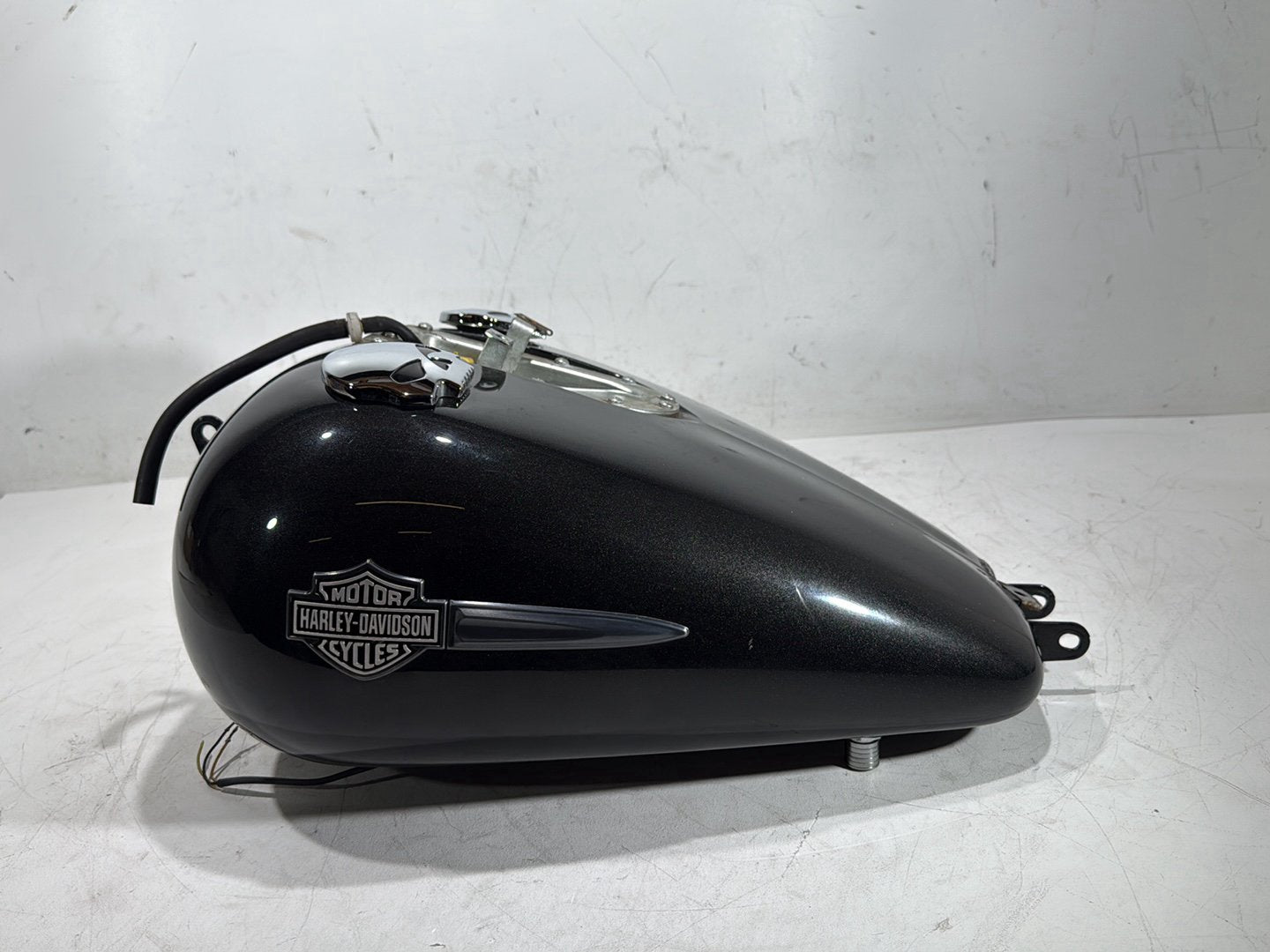 2008 Harley Dyna Fat Bob FXDF OEM Fuel Gas Tank Gasoline Reservoir