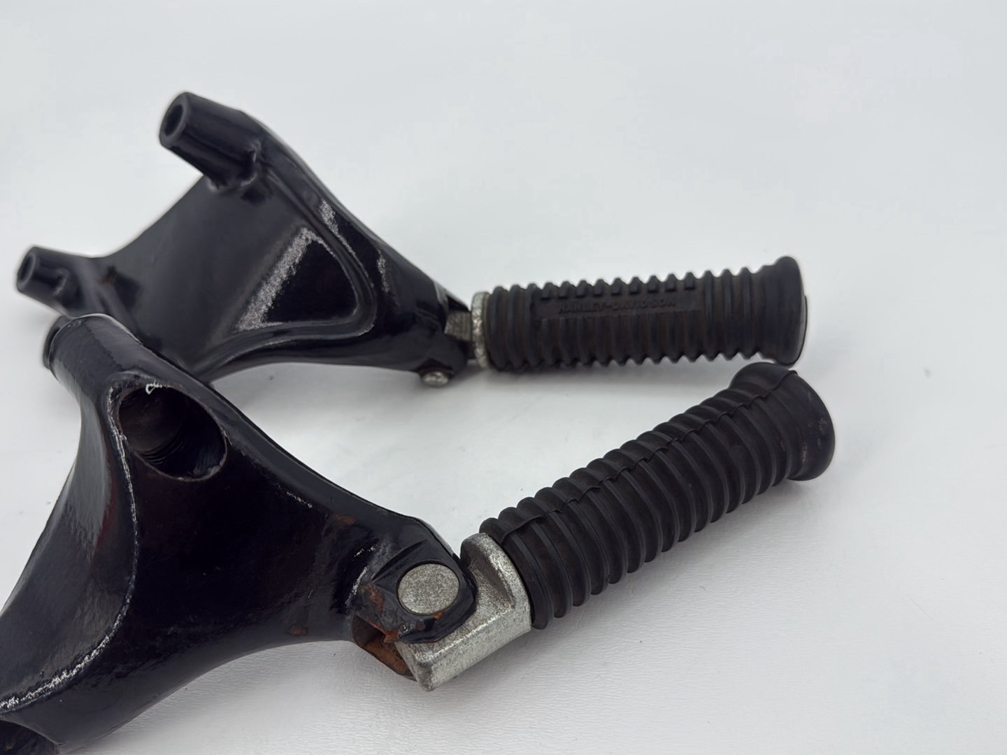2014 Harley Sportster XL883L 883 SuperLow OEM Passenger Left & Right Foot Pegs