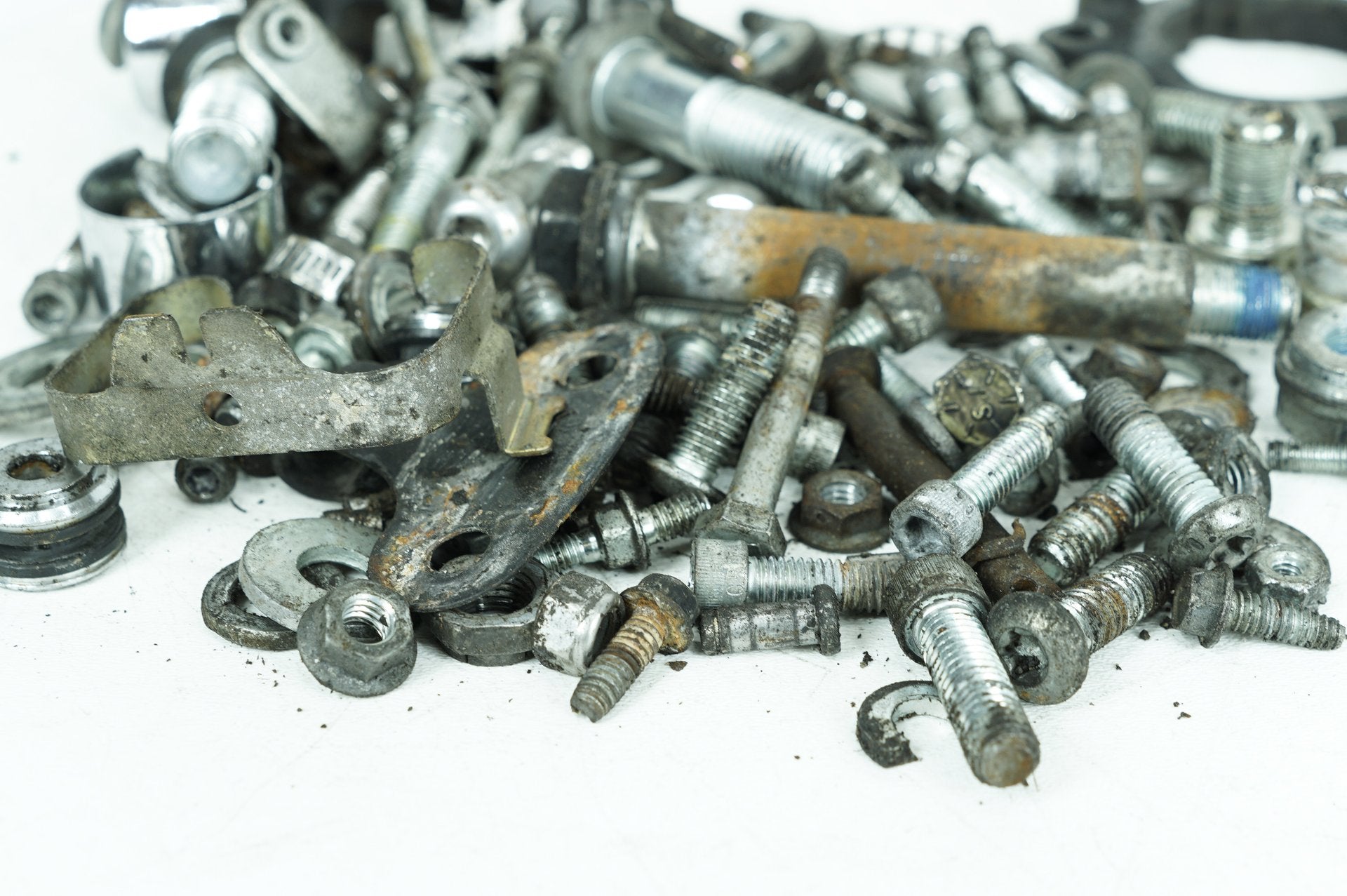 2005 Harley-Davidson Sportster XL883 C - Hardware Bolts Nuts & Brackets