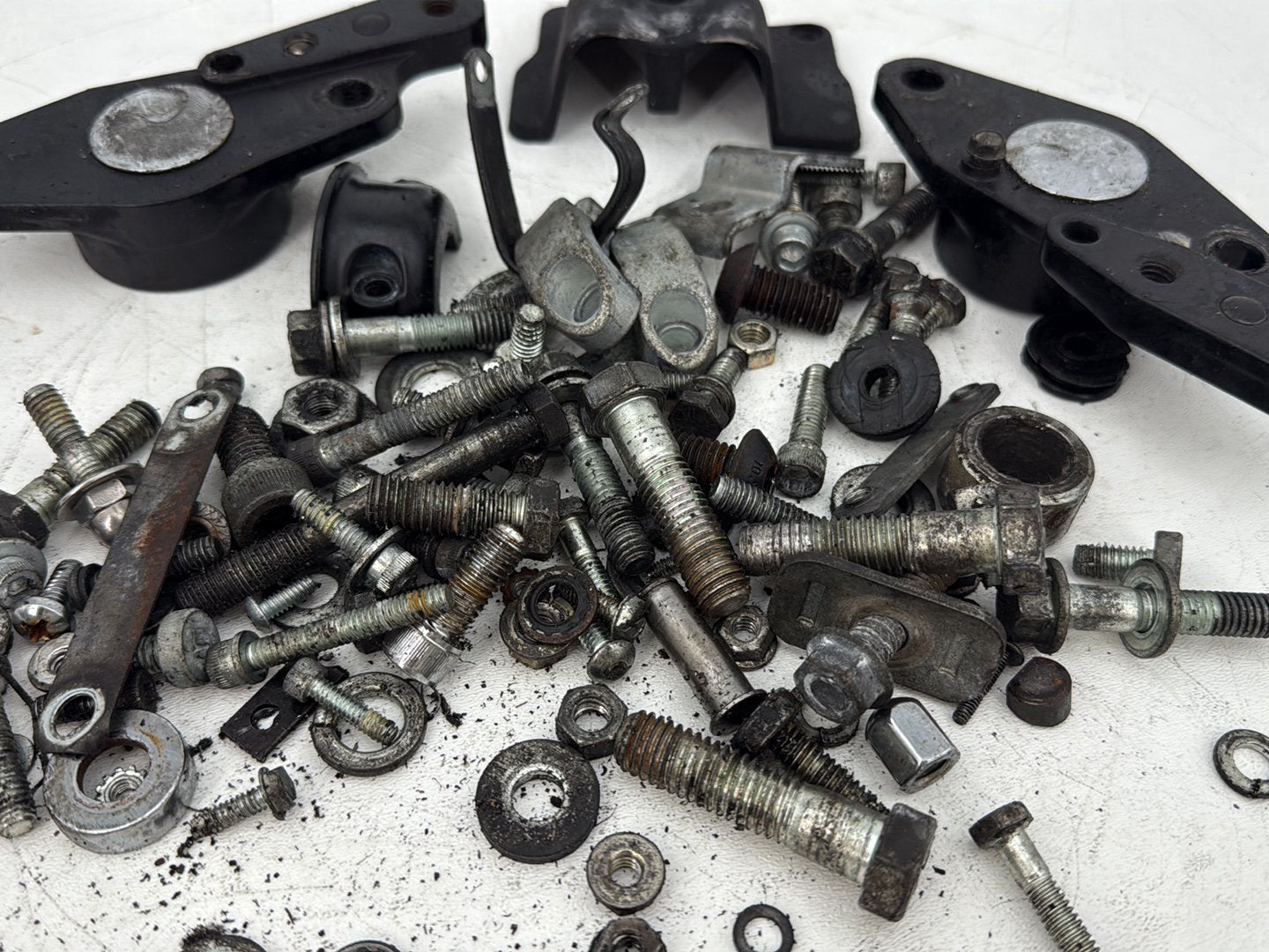 1999 - 2006 Harley-Davidson Touring Road King Police Hardware Bolts Nuts & Brackets w/ Left Right Swingarm Rear Fork Brackets