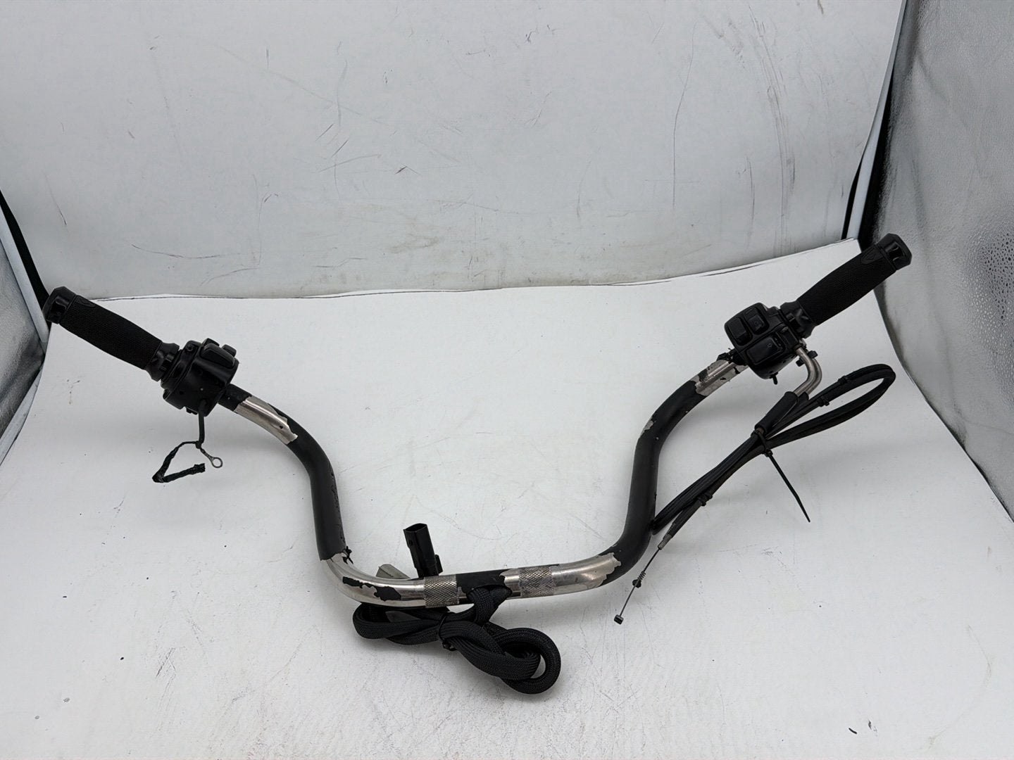 2009 Harley Dyna Street Bob FXDB OEM Handlebars Left Right Switches Controls
