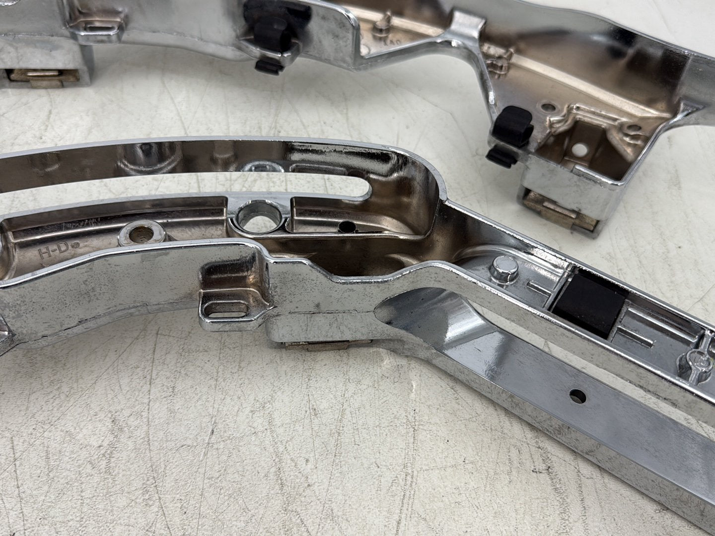 2015 Harley Road Glide Touring FLTRXS OEM Left Right Saddlebag Fender Struts Brackets