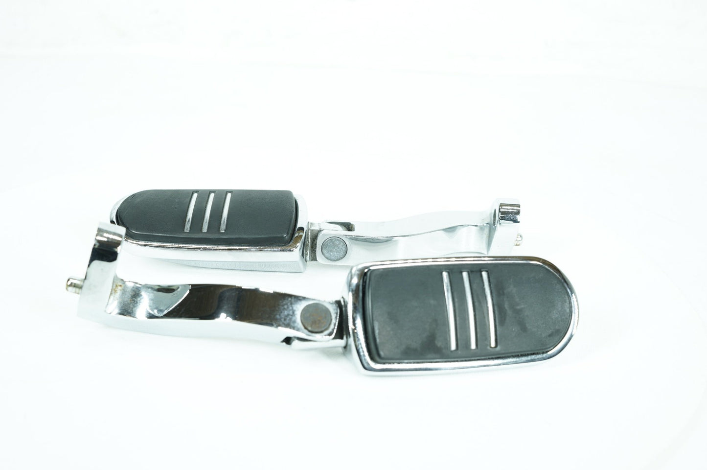2008 - 2016 Harley-Davidson Touring Street Glide Passenger Left & Right Foot Pegs 49015-04A