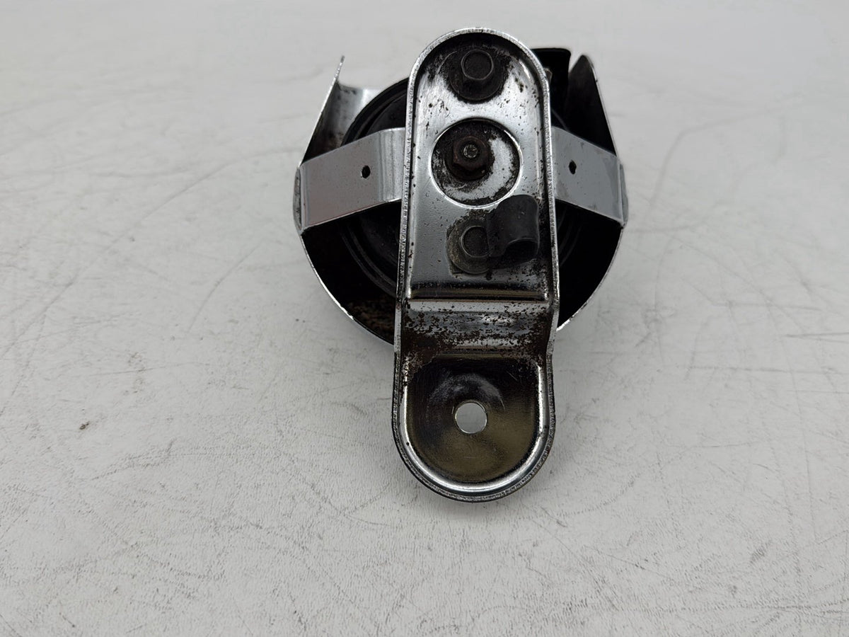 2006 Harley Touring FLHRI Road King OEM Horn Signal Klaxon Chrome Cover