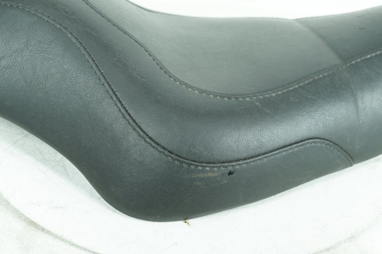 2004 - 2022 Harley-Davidson Sportster Iron 883 Rider Driver Solo Seat Pillion MUSTANG