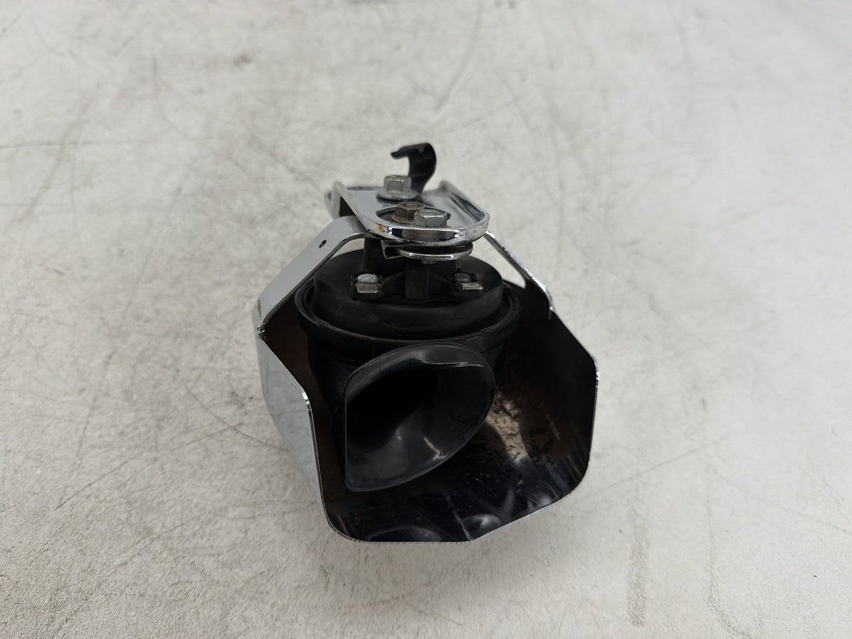 2004 Harley Electra Glide Touring Ultra OEM Horn Signal Klaxon Chrome Cover