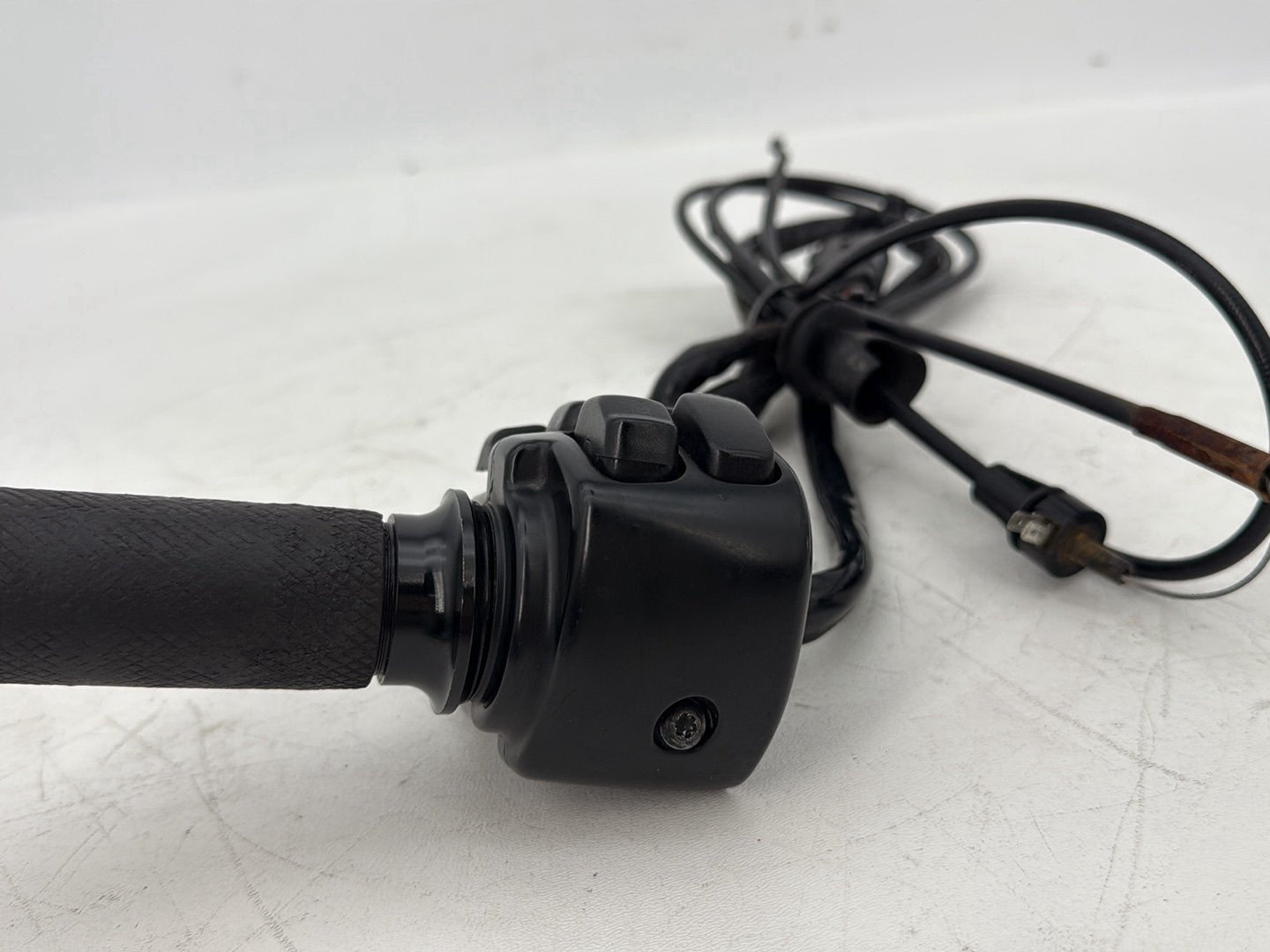 2007 - 2012 Harley-Davidson Touring Electra Glide Ultra Right Engine Start Kill Switches Controls w/ Hand Grip, Idle Throttle Cable Lines