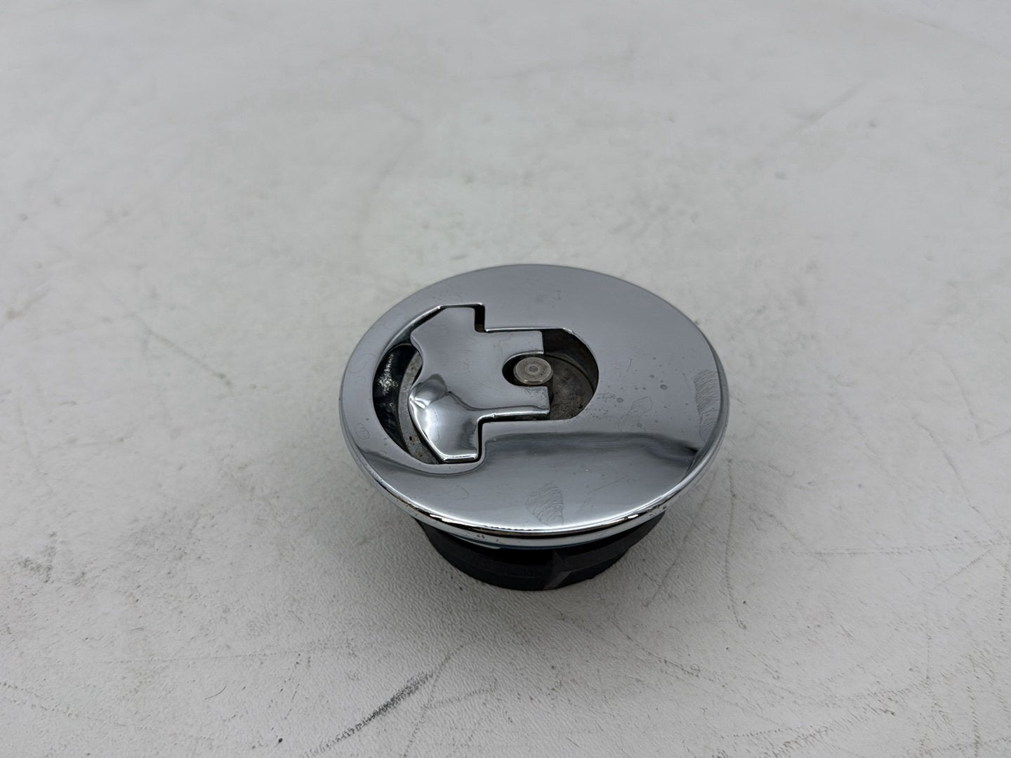 2007 - 2012 Harley-Davidson Dyna Super Glide Fuel Gas Tank Cap Bushing Hub 61553-04B