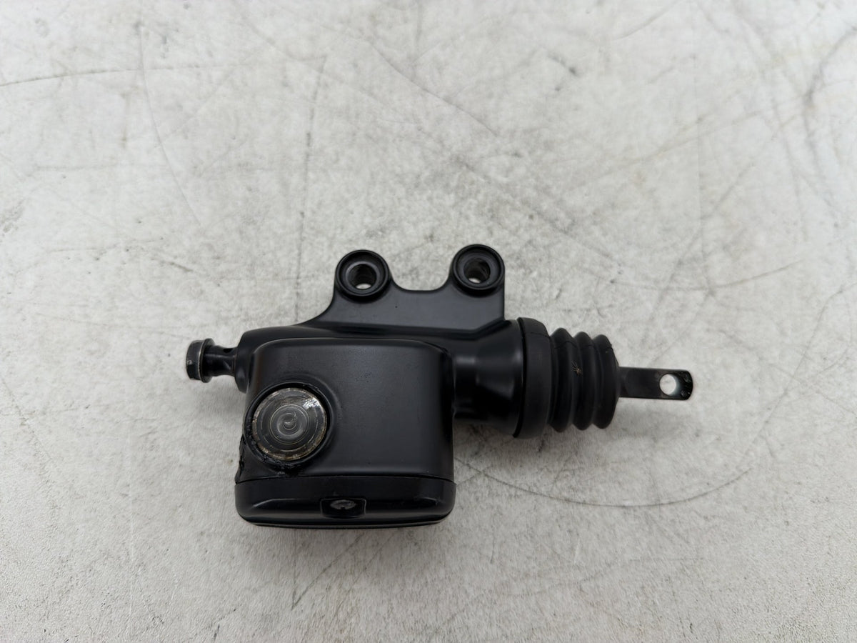 2010 Harley Road King Touring Police OEM Rear Brake Master Cylinder Reservoir