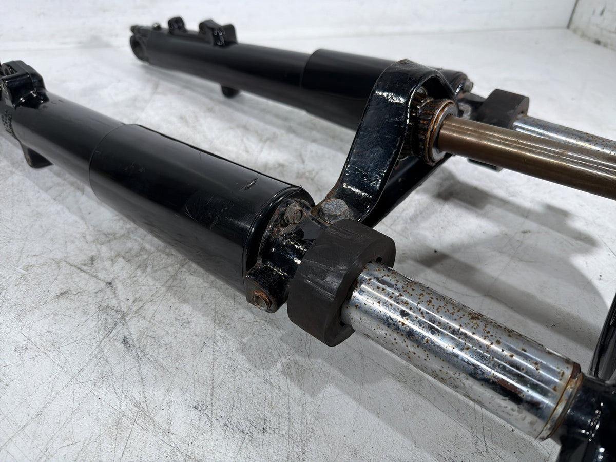 2006 Harley Electra Glide Touring Classic OEM Front Triple Tree Set & LH RH Fork Legs Sliders
