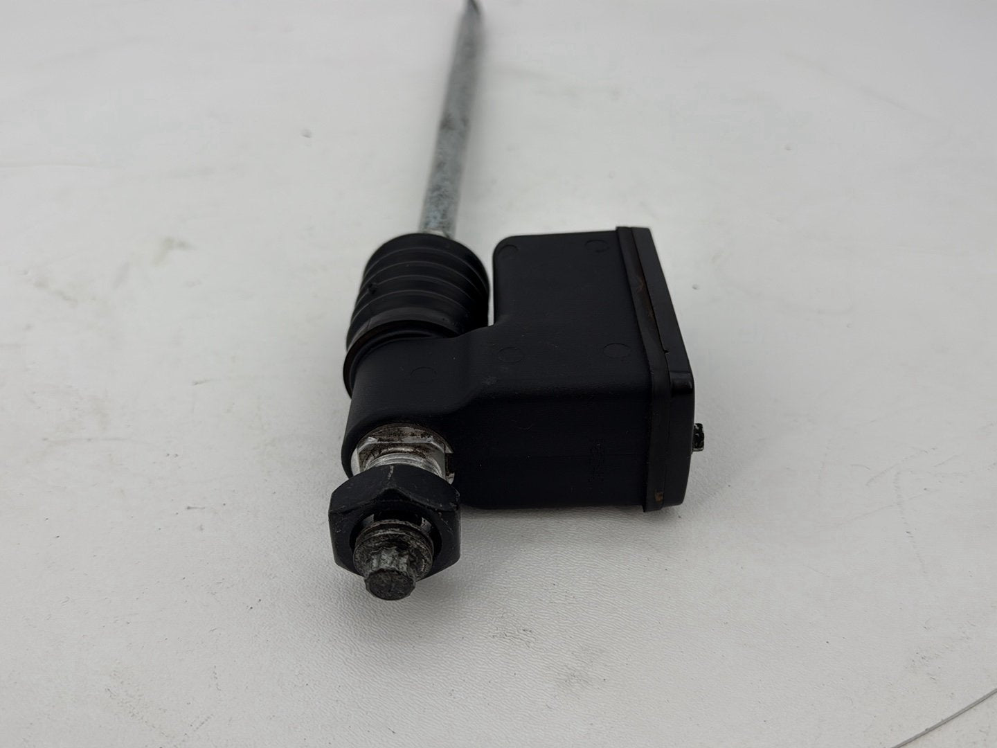 1999 - 2006 Harley-Davidson Dyna Low Rider Rear Brake Master Cylinder Reservoir 42474-90B