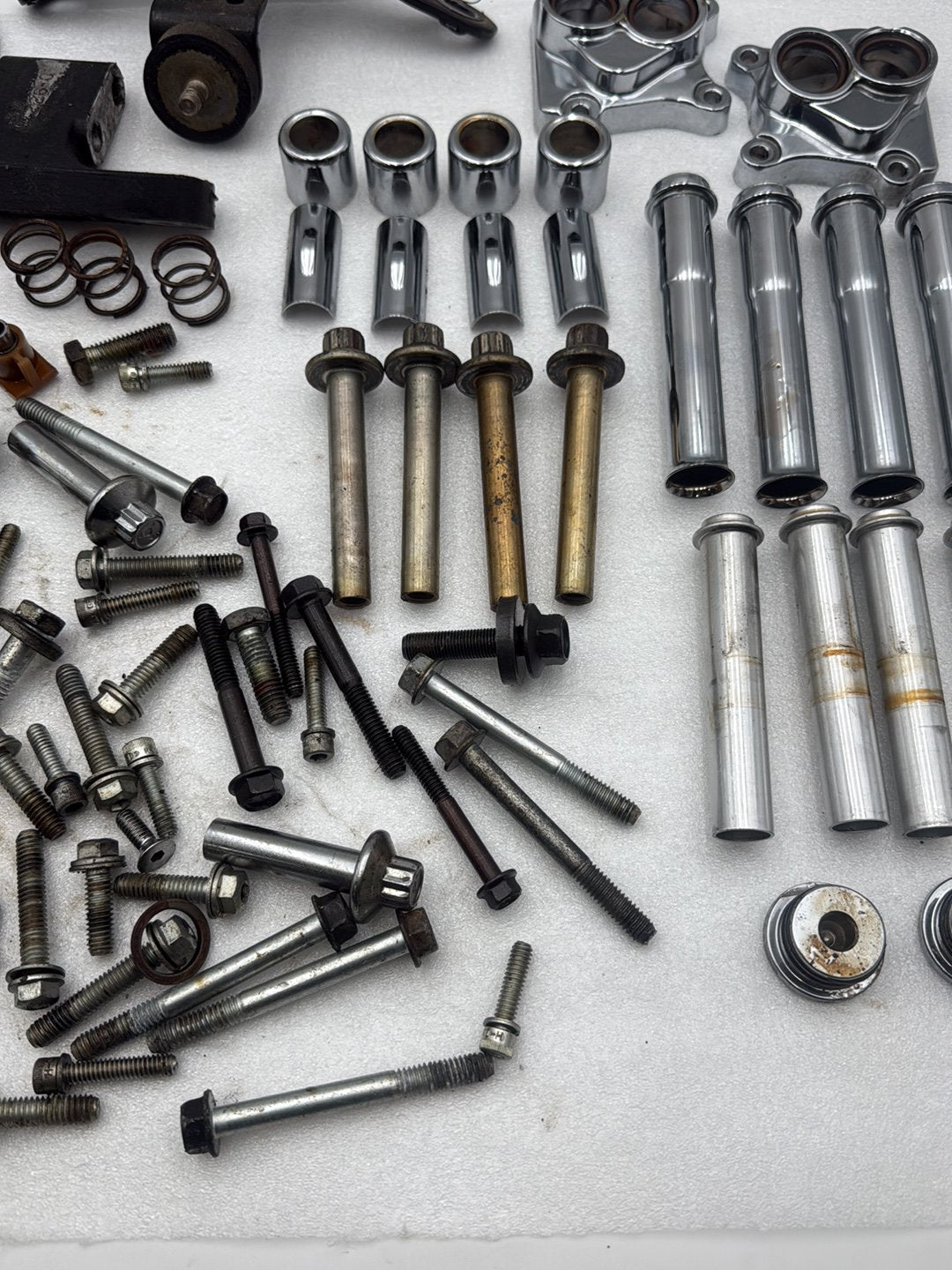 2007 - 2017 Harley-Davidson Dyna Wide Glide Engine Motor Hardware Bolts Brackets Bushing 17939-99