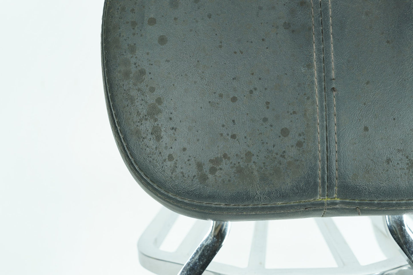 2007 - 2012 Harley-Davidson Softail Heritage Classic Rear Sissy Bar w/ Backrest Cushion Pad  	52731-00