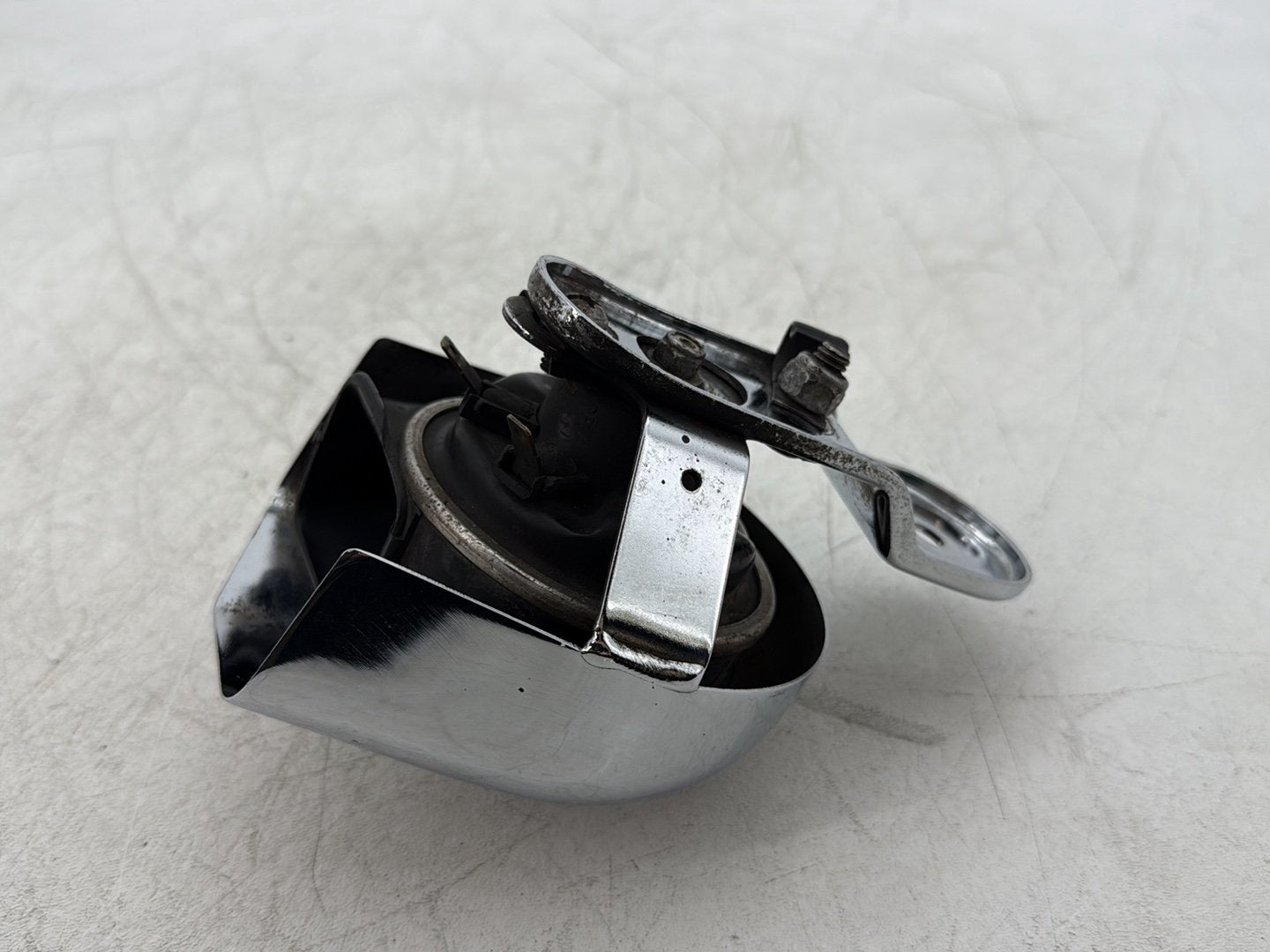 1995 Harley Road King Touring FLHR OEM Horn Signal Klaxon Chrome Cover