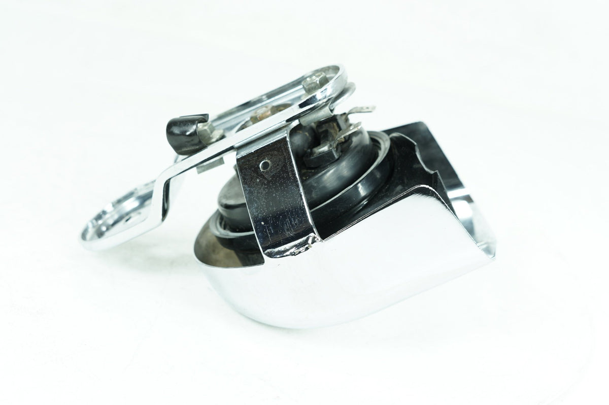 2004 Harley Softail FLSTCI Heritage Classic OEM Horn Signal Klaxon Chrome Cover
