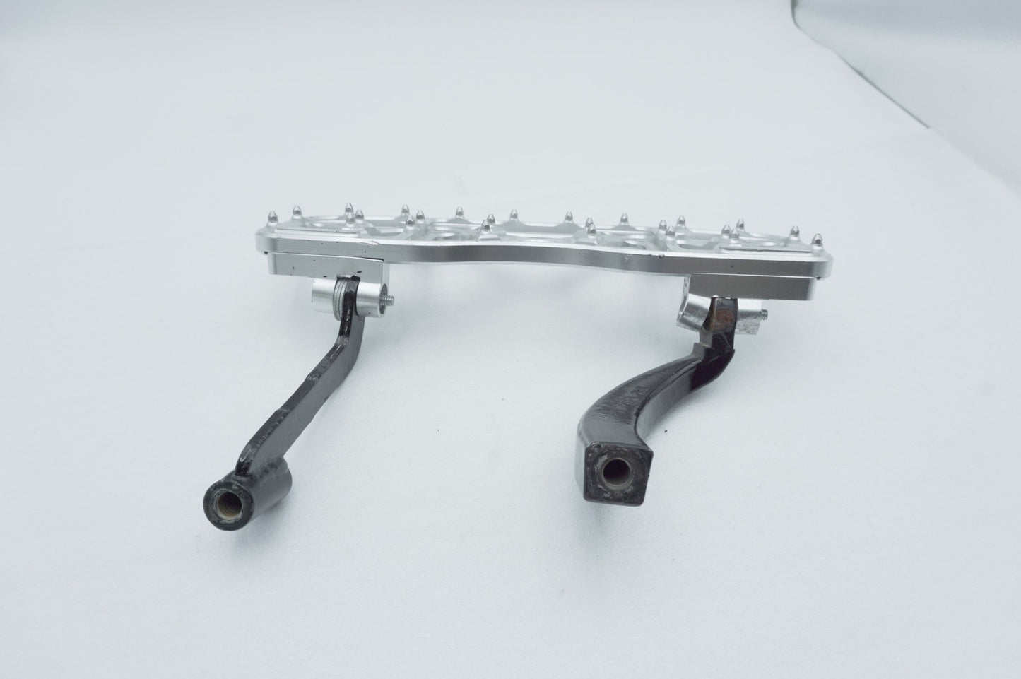 1999 - 2006 Harley-Davidson Touring Electra Glide Right Driver 1 Floorboard Foot Rest Aftermarket MX Style Wide Billet