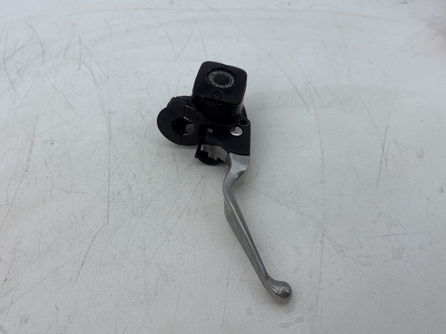 2005 Harley Heritage Softail Classic OEM Front Right Brake Lever Master Cylinder