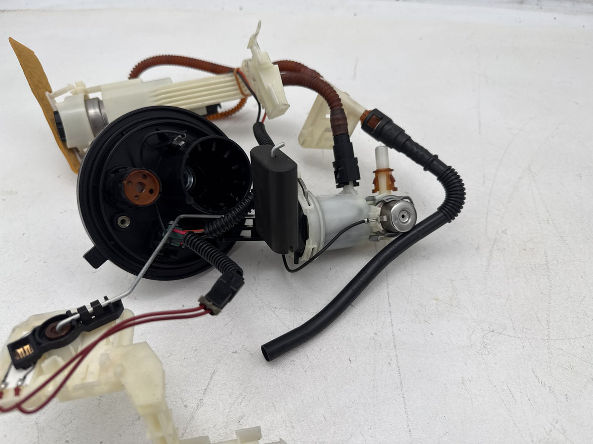 09 Harley Electra Glide Touring Ultra OEM Fuel Pump Gas Gasoline Petrol Sending