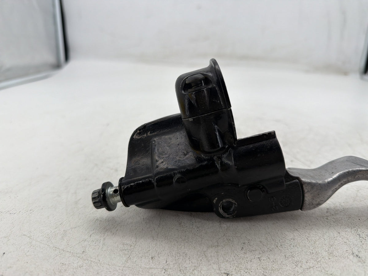 2002 Harley Heritage Softail Classic OEM Front Right Brake Lever Master Cylinder