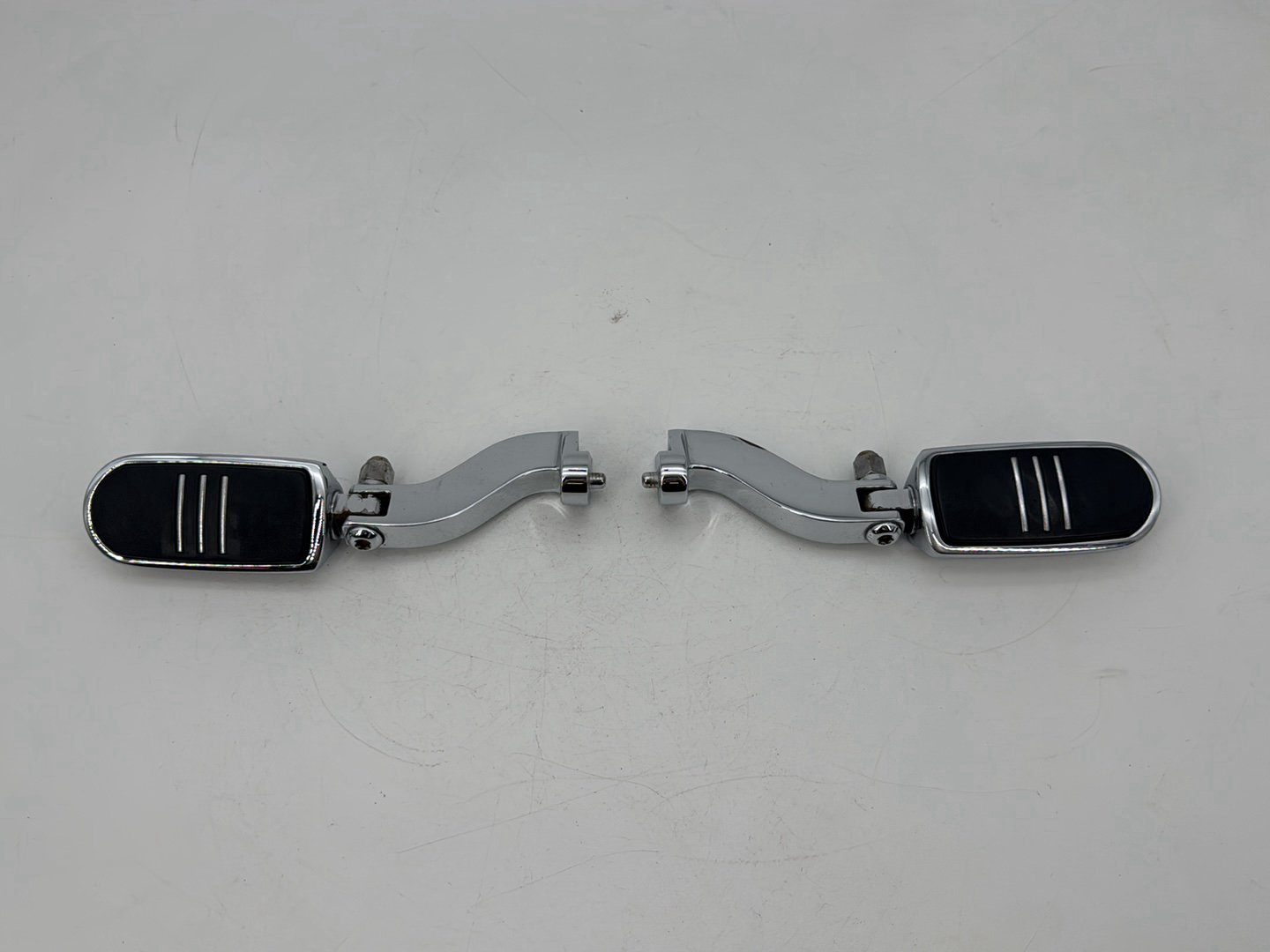 1999 - 2006 Harley-Davidson Touring Road King Custom Passenger Left & Right Foot Pegs 49015-04A