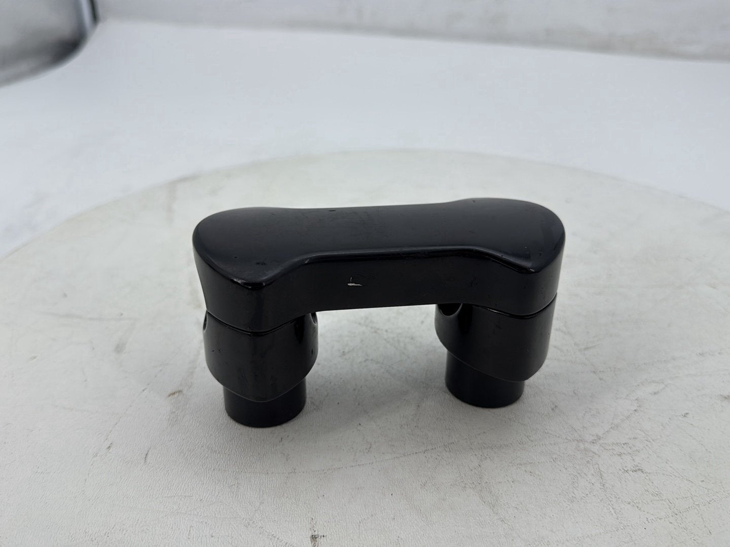 2012 Harley Dyna Fat Bob FXDF 103 OEM Front Handlebar Riser Top Clamp