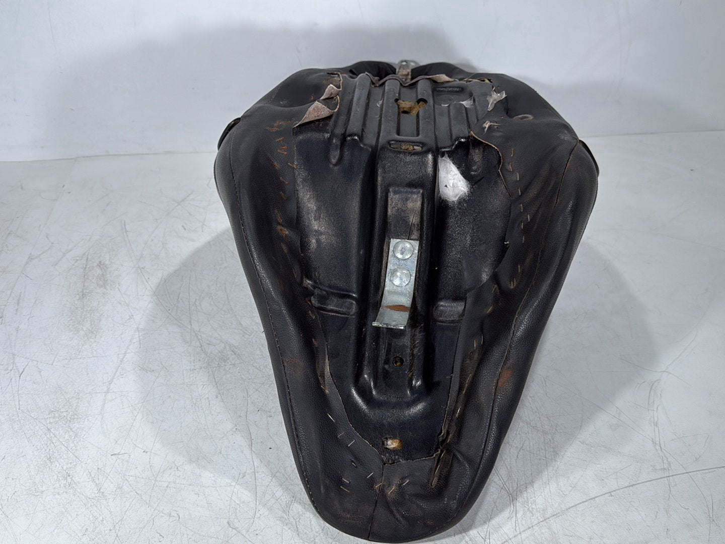 1999 - 2006 Harley-Davidson Touring Electra Glide Classic Passenger Rider Driver Seat Saddle 51704-05