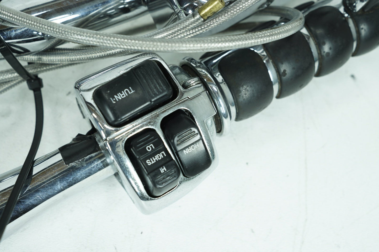 1999 - 2006 Harley-Davidson Touring Road King Police Handlebars Left Right Switches Controls 71684-06A