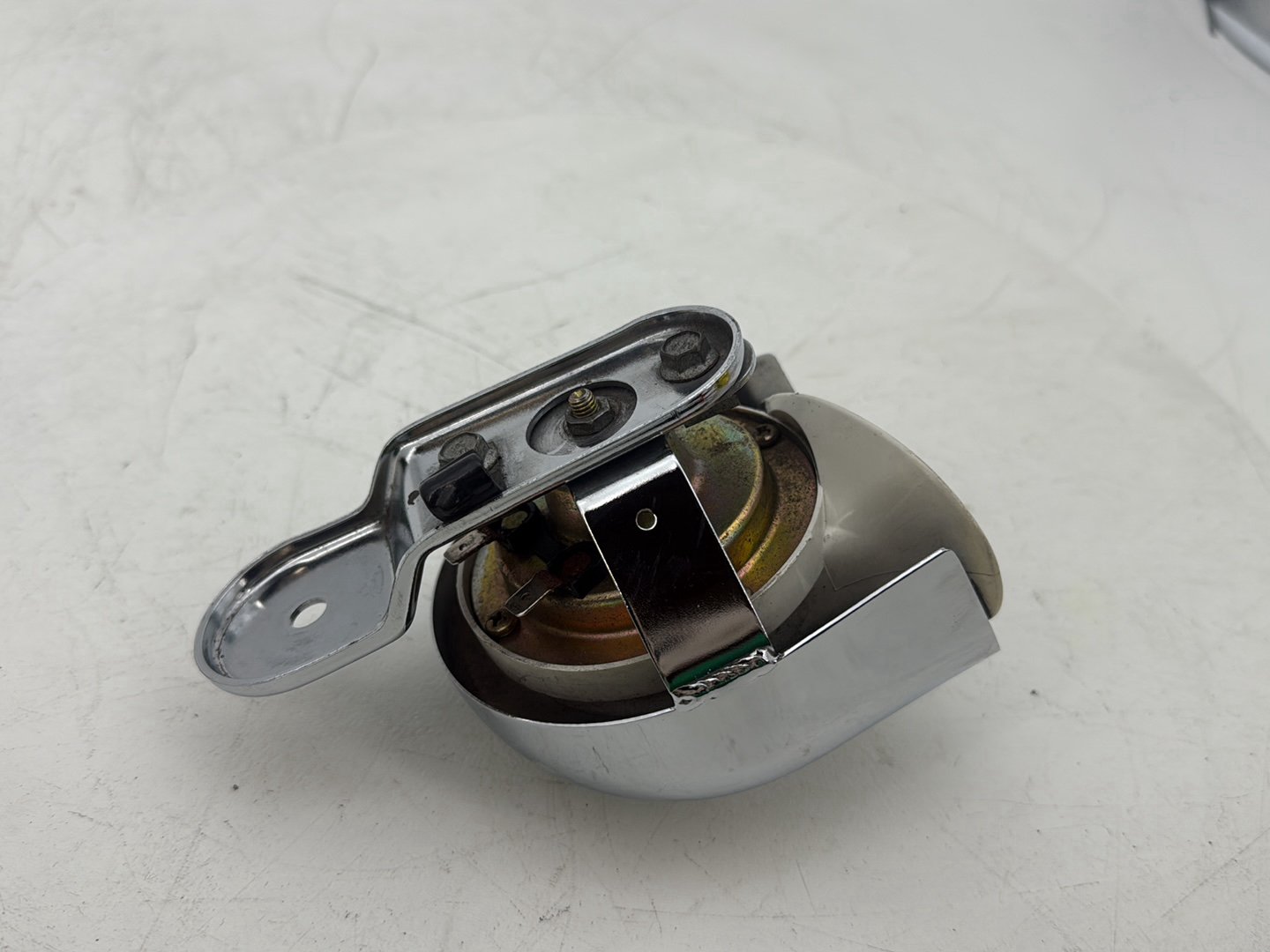 1995 Harley Touring FLHTCI Electra Glide Classic OEM Horn Signal Klaxon Chrome Cover