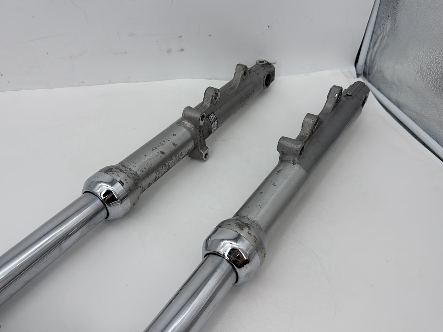 1999 - 2006 Harley-Davidson Dyna Low Rider Front Triple Tree Set & LH RH Fork Legs Sliders Left right front fork legs sliders