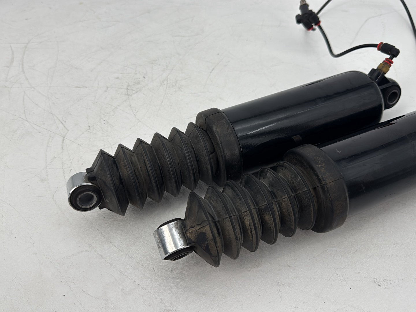 2008 - 2016 Harley-Davidson Touring Electra Glide Ultra Rear Left Right Shock Absorbers 54000036