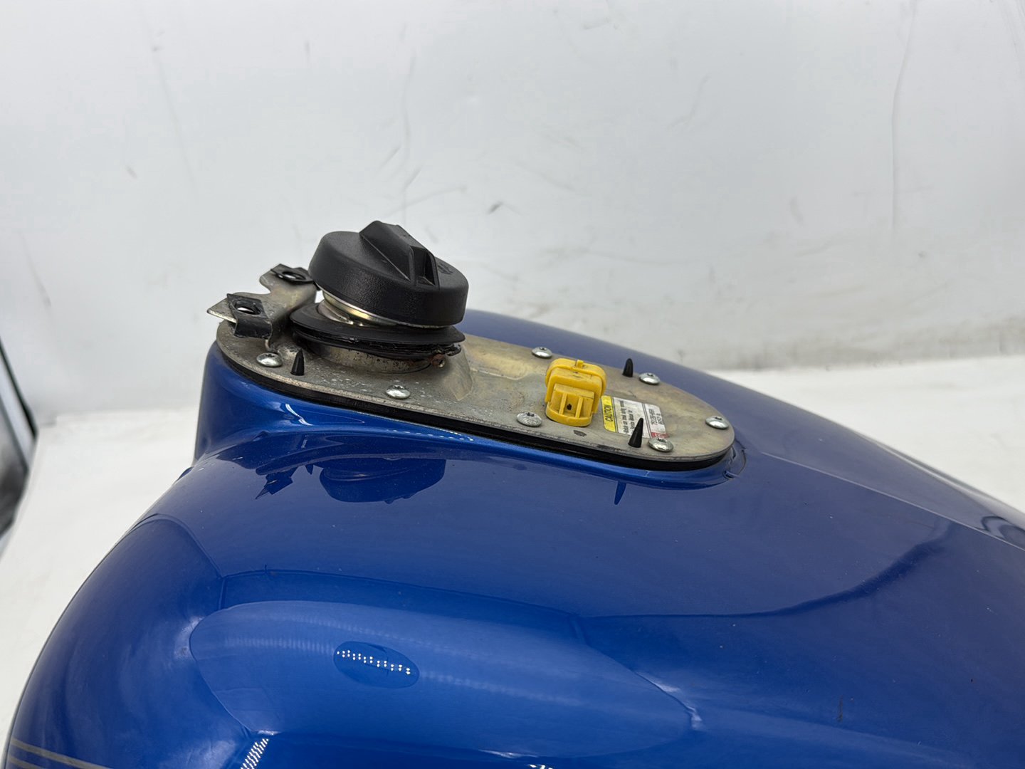 2007 Harley Electra Glide Touring Ultra OEM Fuel Gas Tank Gasoline Reservoir